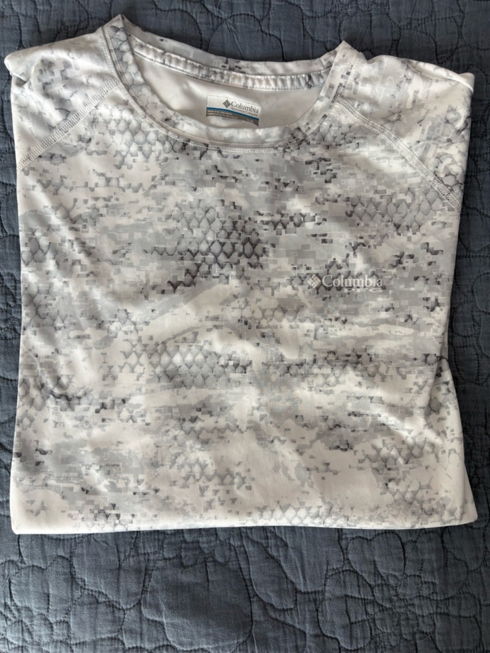 Columbia PFG long Sleeve performance shirt
White and Gray Digital Camo